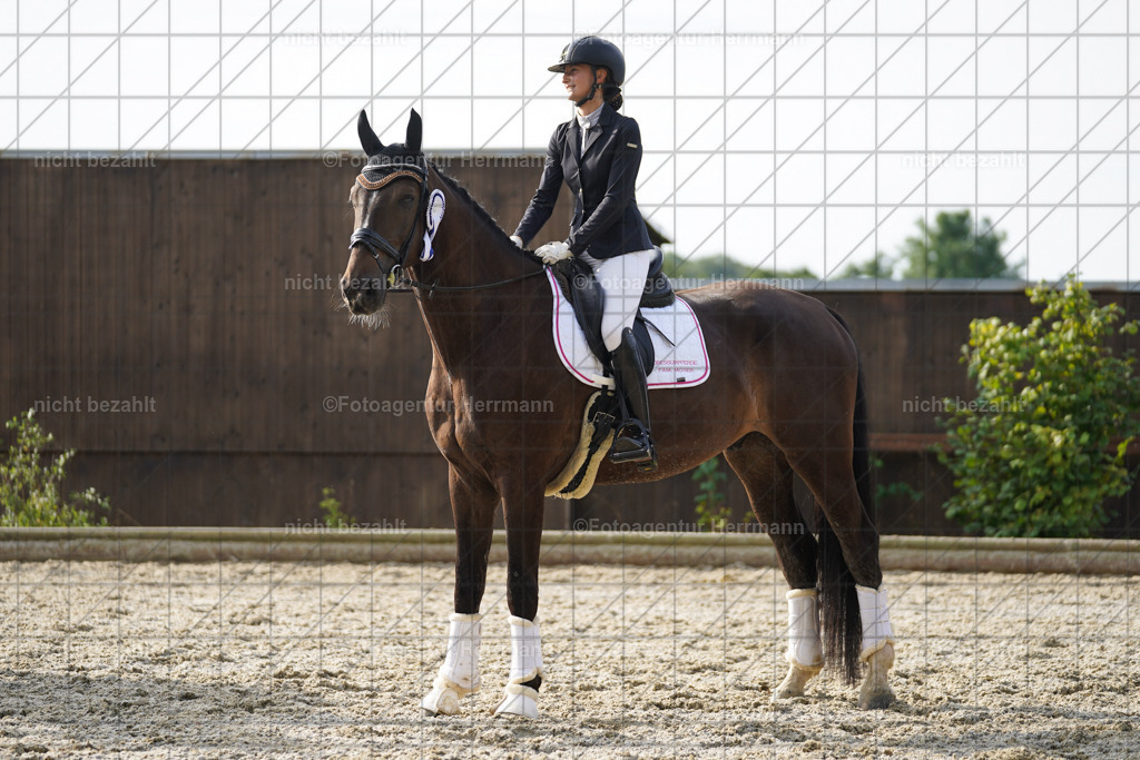 20230826-FAH04589 | Forstinning, 2023, Dressurturnier, Turniersportbilder, Turnierfotografen Bayern, Fotoagentur Herrmann, Reitsportfotografie, Turnierbilder