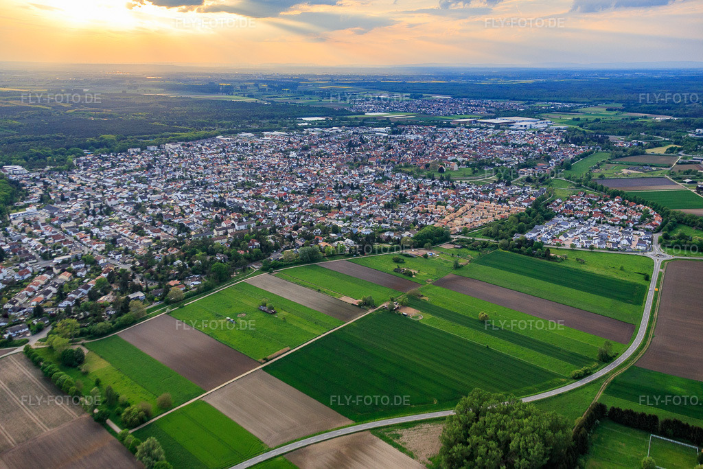 Luftbild: Stadtansicht aus Südosten in Lorsch im Bundesland Hessen in Deutschland. Foto: IMG_088316.jpg vom 09.05.2016 durch Werner Riehm/FLY-FOTO.de