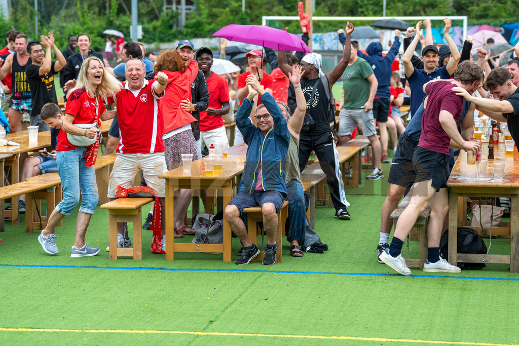 74_Public Viewing Reinach - Achtelfinale Schweiz -Italien EM 2024_kunzmedia.ch | OnlineShop für Bilder kunzmedia.ch