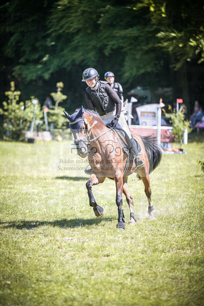 DOS_7731 | Entdecke hochwertige Reitturnierfotos von Foto Oger. Professionell, emotional und authentisch – jetzt Lieblingsmomente im Shop bestellen.Deutschlandweite Turnierfotografie. - Realisiert mit Pictrs.com