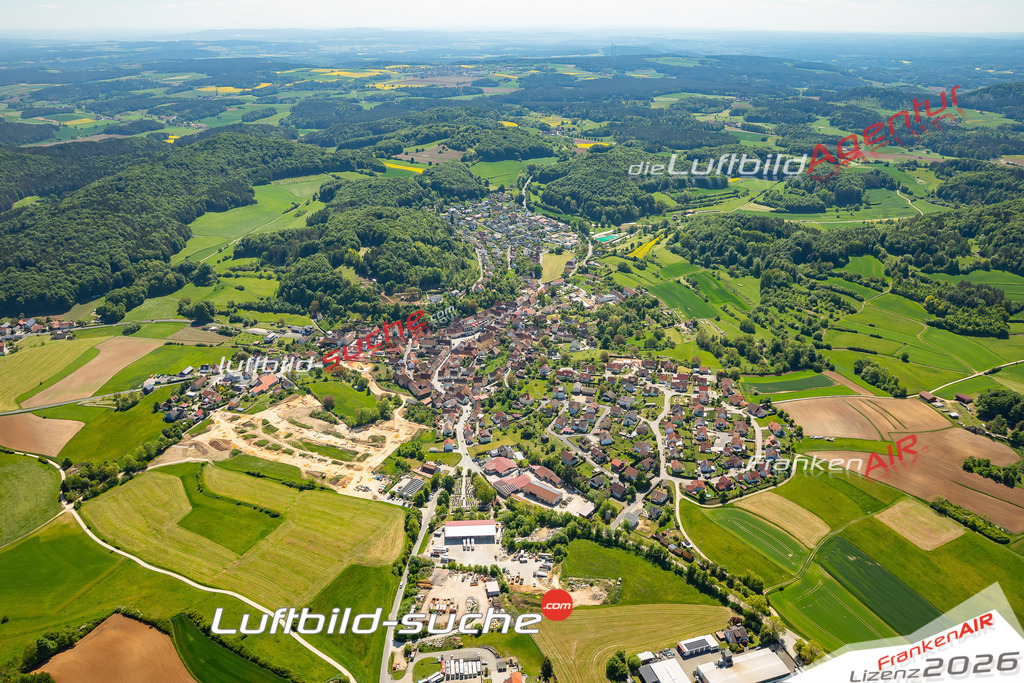Luftaufnahme der Stadt Königstein - Die Luftaufnahme wurde 2025 vom UL-Flugzeug heraus erstellt ( keine Drohne ) - Hochauflösende Luftaufnahme - für professionelle Ausdrucke geeignet. Die Geschenkidee !Mit Lizenz und Bildrechte bestellbar
