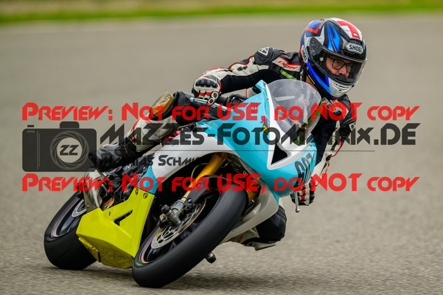 MaZZes_Fotomatrix_20241002_6007705_9997 | GELB