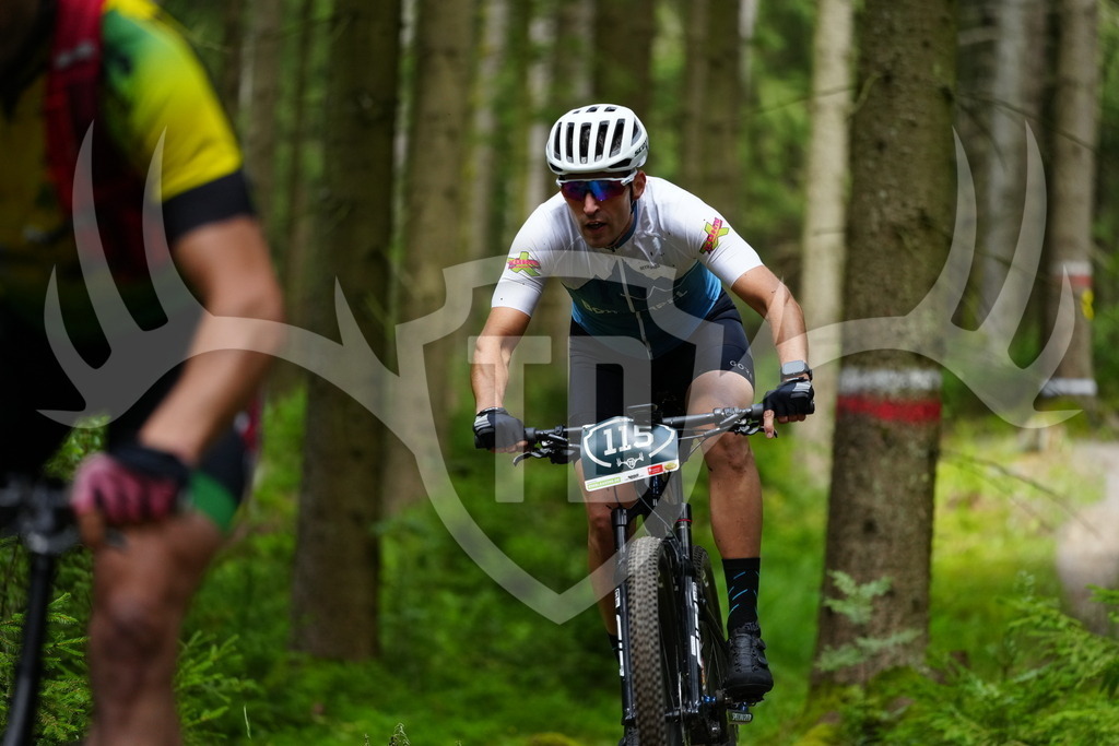 FC100153 | Fotogalerie der Treibjagd im Dunkelwald - Dein MTB Etappenrennen im Erzgebirge - Realisiert mit Pictrs.com
