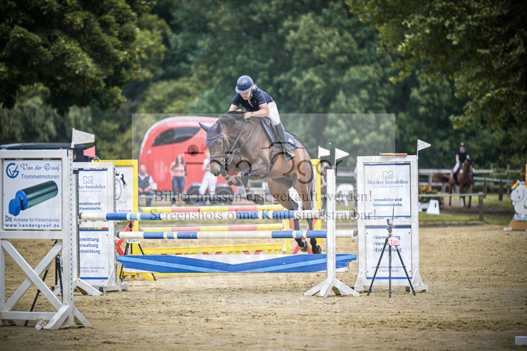 DOS_6255 | Entdecke hochwertige Reitturnierfotos von Foto Oger. Professionell, emotional und authentisch – jetzt Lieblingsmomente im Shop bestellen.Deutschlandweite Turnierfotografie. - Realisiert mit Pictrs.com