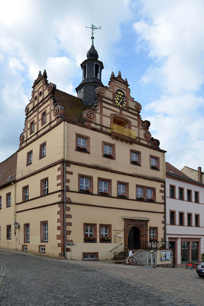 Colditz - Altes Rathaus | Entdecke über 20 Kategorien Leipzig-Motive: Foto-Downloads, hochwertige Poster, Leinwand- & Fine-Art-Prints. Jetzt Lieblingsfoto im Bildlexikon Leipzig Shop bestellen!