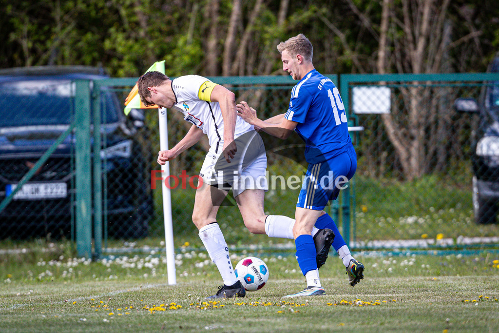 SG Hungerbach vs SV Eurasburg-Beuerberg | Meisterrunde Kreisklasse Gruppe C, SG Hungerbach vs SV Eurasburg-Beuerberg, 20240427,
Duell zwischen Maximilian TAFERTSHOFER (SGH 6) und Michael KERSCHBAUMER (SVEB 19),
2024-04-27 in Oberhasuen (Sportplatz Oberhasuen)
6 Maximilian TAFERTSHOFER (SGH 6), 19 Michael KERSCHBAUMER (SVEB 19)
Copyright: WolfgangxLindner www.foto-lindner.de