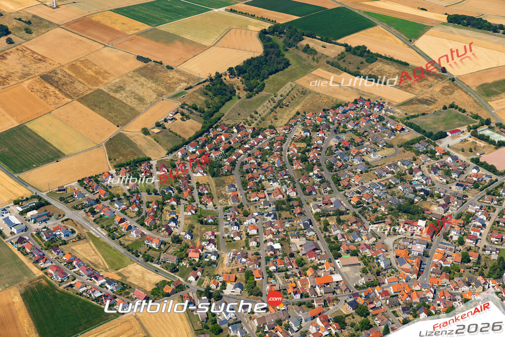 Das Luftbild zeigt :  Urspringen - Die Luftaufnahme wurde 2023 vom UL-Flugzeug aus erstellt ( keine Drohne ) - Hochauflösende Luftaufnahme - Für grossformatige Ausdrucke geeignet. Die Geschenkidee !Mit Lizenz und Bildrechte bestellbar