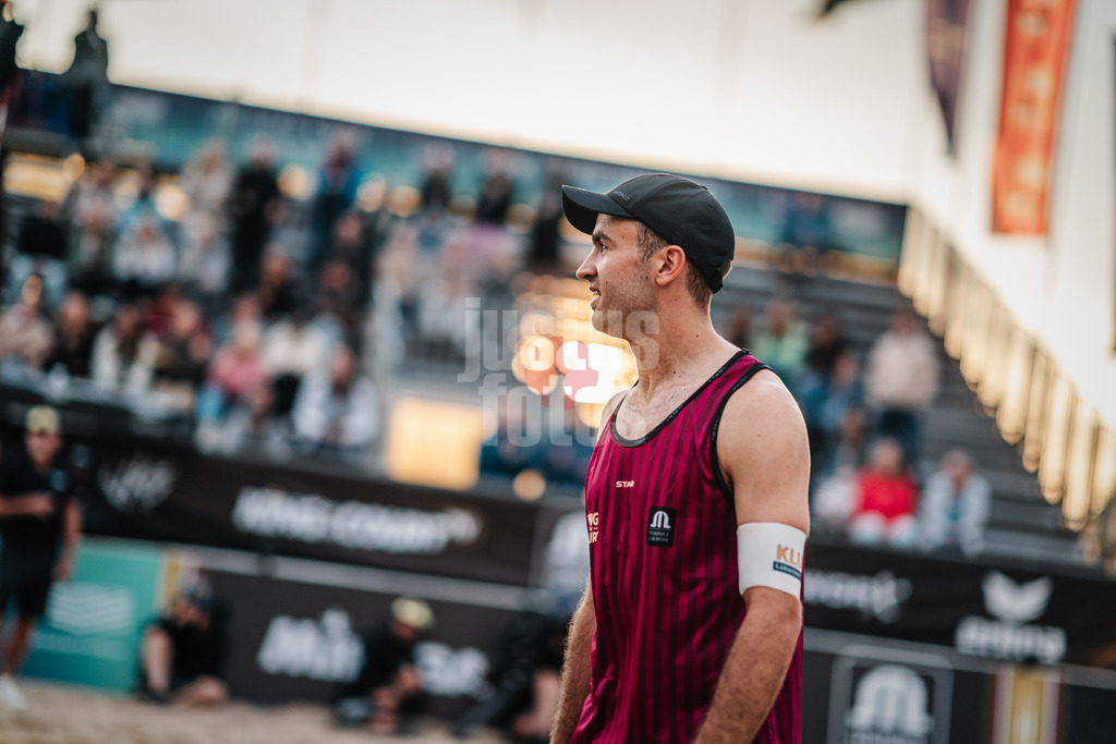 Beachvolleyball | Männer | Queen and King of the Court | Hamburg | 30.05.2024 | Tilo Rietschel im Abendlicht