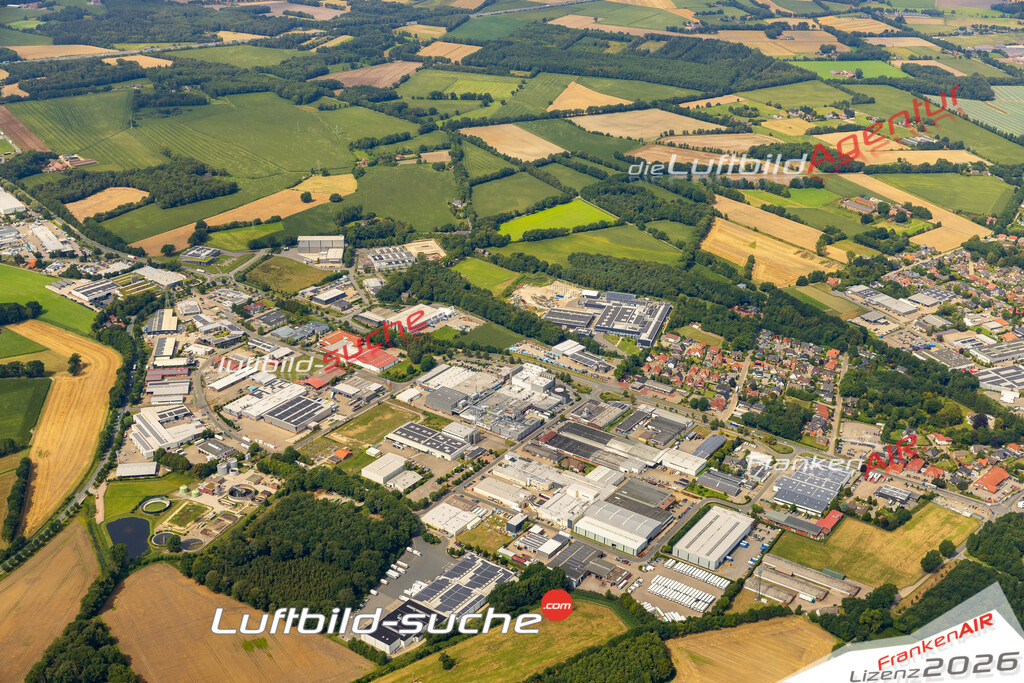 Luftbild der Stadt Lohne - Die Luftaufnahme wurde 2025 vom UL-Flugzeug heraus erstellt ( keine Drohne ) - Hochauflösende Luftaufnahme - für professionelle Ausdrucke geeignet. Die Geschenkidee !Hier alle&nbsp;Infos zur Lizenzierung der LuftaufnahmeWir fliegen auch dieses Jahr wieder in Ihre Region um Luftbilder zu erstellen.- Luftbild anfragen