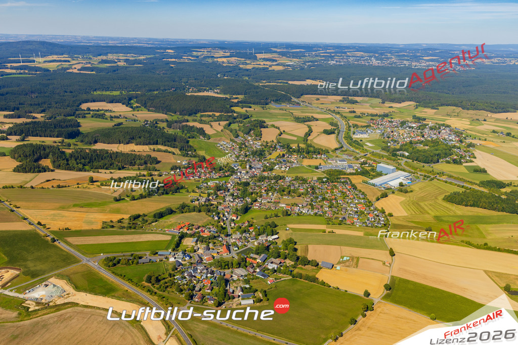 Luftaufnahme von Höchstädt im Fichtelgebirge Vs Google Maps- Die Luftaufnahme wurde 2025 vom UL-Flugzeug heraus erstellt ( keine Drohne ) - Hochauflösende Luftaufnahme - für professionelle Ausdrucke geeignet. Die Geschenkidee !Mit Lizenz und Bildrechte bestellbar