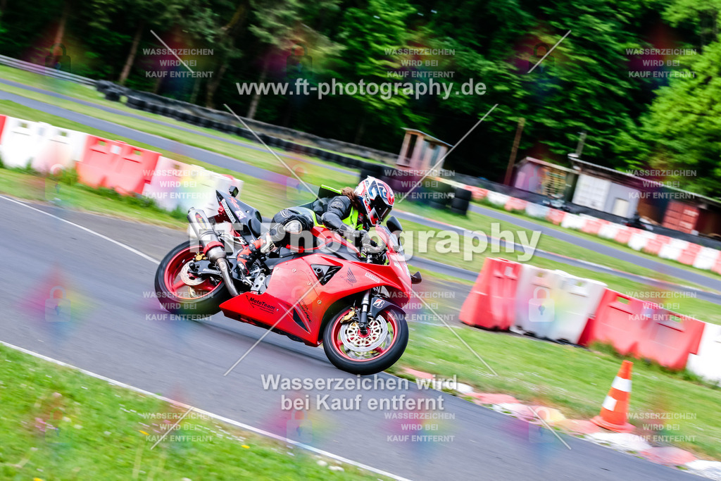 MotoTeamVBK-20090 | Hier findet Ihr Bilder von Touristenfahrten auf der Nürburgring Nordschleife oder von anderen Veranstaltungen die ich besucht habe. Viel Spass beim Durch Schauen 