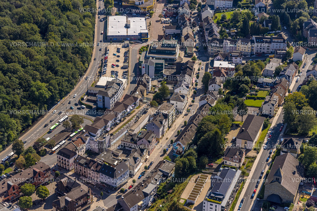 Ennepetal240814232 | Luftbild, Wohngebiet zwischen Neustraße und Voerder Straße, Sparkasse an Ennepe und Ruhr - Hauptstelle, Parkdeck und Elektrofachmarkt Berlet, Milspe, Ennepetal, Ruhrgebiet, Nordrhein-Westfalen, Deutschland