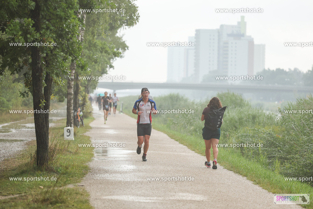LUR_1009 | 34. M-net Erlanger Triathlon 2025 #erlangertriathlon  #mnettriathlon2025 #mnettriathlon #team #olympischedistanz #mitteldistanz #triathlon #maindonaukanal  #erlangertriathlon2025 #yourpictrs #tv1848 #tv1848erlangen  #triathlonbayern #sportinerlangen #demsportverbunden #sportshot_your_pictrs Copyright: www.sportshot.de