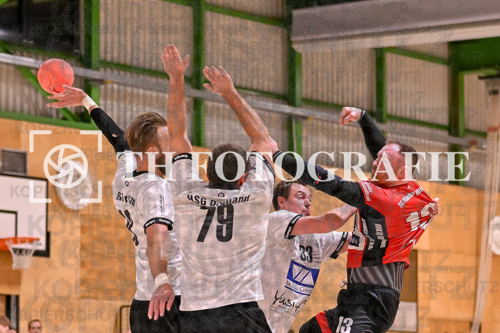 GER, SG Maulburg/Steinen - HSG Dreiland, Handball, Landesliga Suedbaden, 4. Spieltag, Saison 2024/2025, 12.10.2024 | Andre Leuchtmann (SG Maulburg/Steinen, #13) im Duell. Im Bild Felix Himmel (HSG Dreiland, #79)GER, SG Maulburg/Steinen - HSG Dreiland, Handball, Landesliga Suedbaden, 4. Spieltag, Saison 2024/2025, 12.10.2024Foto: TH Fotografie/Thomas Hess