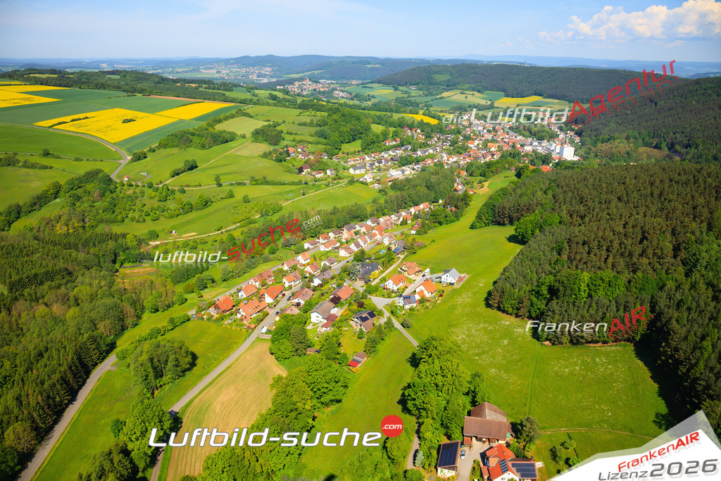 Die Luftaufnahme der Stadt Weissenbrunn wurde vom UL-Flugzeug heraus erstellt ( keine Drohne )- hohe Auflösung für beste Qualität
