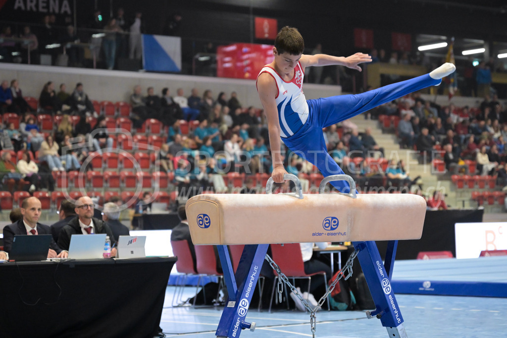 Schweizer Meisterschaften Kunstturnen Mannschaften Männer (B) - 22. November 2025 | Schweizer Meisterschaften Kunstturnen Mannschaften Männer (B)AXA Arena, WinterthurBild: Sportfotografie Markus Aeschimann | www.markus-aeschimann.ch - Realisiert mit Pictrs.com