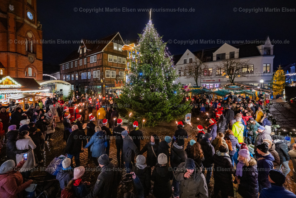 Stade Weihnachtsmarkt Fackelschwimmer DLRG_ELS_7533161223 | Stade DLRG Fackelschimmen 3.Advent - Realisiert mit Pictrs.com