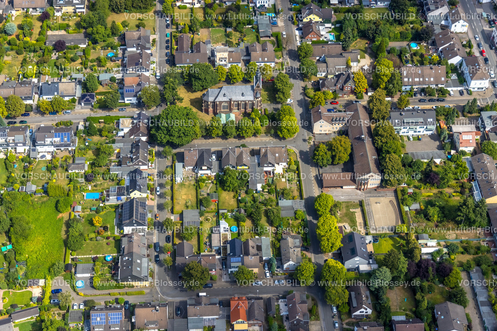 Muelheim220802744 | Luftbild, Kirche St. Theresia von Avila, Grundschule Selbeck, kath. Kindergarten, Wohngebiet zwischen Wedauer Straße und Kastanienallee, Selbeck, Saarn - Süd, Mülheim an der Ruhr, Ruhrgebiet, Nordrhein-Westfalen, Deutschland