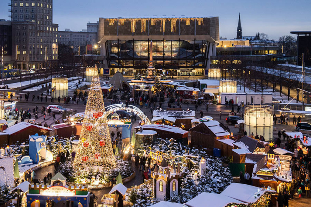 Leipziger Weihnachtsmarkt | Das Team hinter BILDLEXIKON LEIPZIG bündelt historische wie aktuelle Informationen über die Stadt Leipzig in Text und Bild auf einer Plattform und stellt diese der interessierten Öffentlichkeit zur Verfügung.