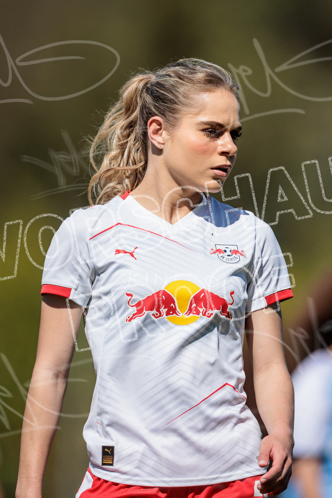 Gipfeltreffen der Frauen: Finale um den Sachsenlotto Landespokal 2026 | Am 1. Mai 2026 trafen im Endspiel des Sachsenlotto Landespokals die Frauen des Chemnitzer FC und die zweite Mannschaft von RasenBallsport Leipzig aufeinander. Vor stimmungsvoller Kulisse kämpften beide Teams ab 15:00 Uhr um die begehrte Trophäe des sächsischen Fußballs. Diese Galerie zeigt die Highlights, packende Zweikämpfe und die emotionalsten Momente des Finaltags. - Realisiert mit Pictrs.com