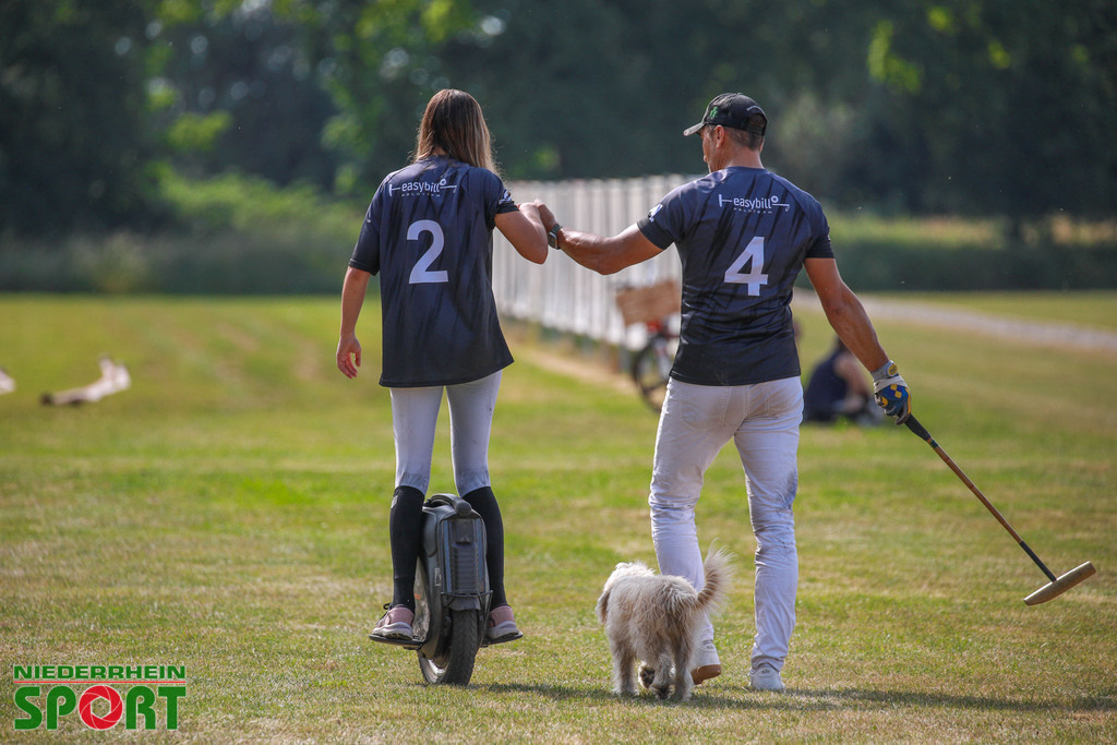 Polo_Willich_070623_135 | Bildergalerie von Sport-Ereignissen aber auch von weiteren spannenden Dingen - nicht nur vom Niederrhein. In Anlehnung an den bekannten Spruch von Hanns Dieter Hüsch heißt das Motto: "Niederrhein ist überall".  - Realisiert mit Pictrs.com