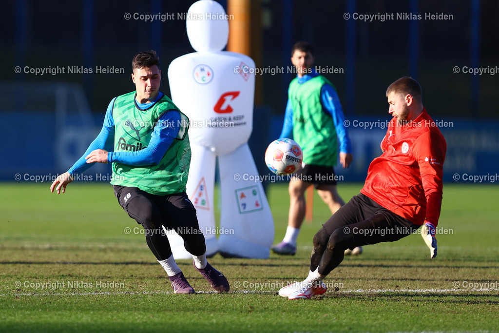 NH_HolsteinKiel_Training_04032026 | #18 Aldin Jakupovic (Holstein Kiel) und #1 Timon Weiner (Holstein Kiel)Fußball I Herren I Training I Saison 2025-2026 I Holstein Kiel I 04.03.2026 I Citti-Fußballpark