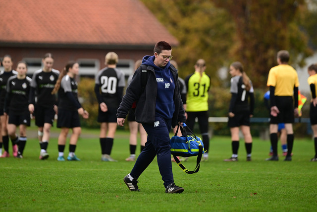 Fußball I Juniorinnen I Saison 2025-2026 I Niedersachsenpokal I Viertelfinale I JFV A-O-B-H-H - FC Rosengarten I 32220 | Der Sportfotograf. - Realisiert mit Pictrs.com