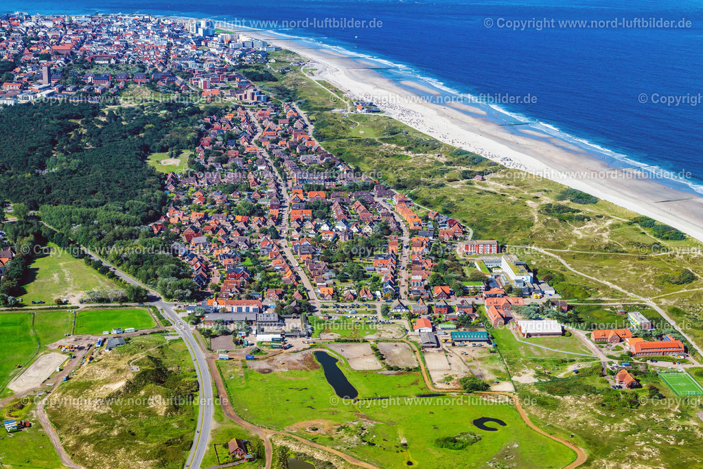 Norderney_Wohngebiet_Nordhelmstrasse_ELS_7017050923 | NORDERNEY 05.09.2023 Ortsansicht höhe der Nordhelmstraße auf der Insel Norderney im Bundesland Niedersachsen, Deutschland. // City view at the height of Nordhelmstrasse on the island of Norderney in the state of Lower Saxony, Germany. Foto: Martin Elsen