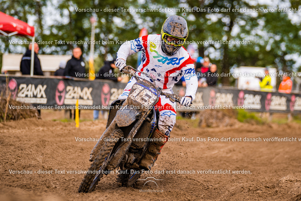 10_05_Dreetz-4043 | Sportfotografin aus Berlin-Brandenburg mit Fokus auf Motocross. Ich halte deine sportliche Leistung und echte Emotionen auf und neben der Strecke professionell fest. Entdecke die Fotos von deinem Rennen und bestelle sie direkt hier im Shop.