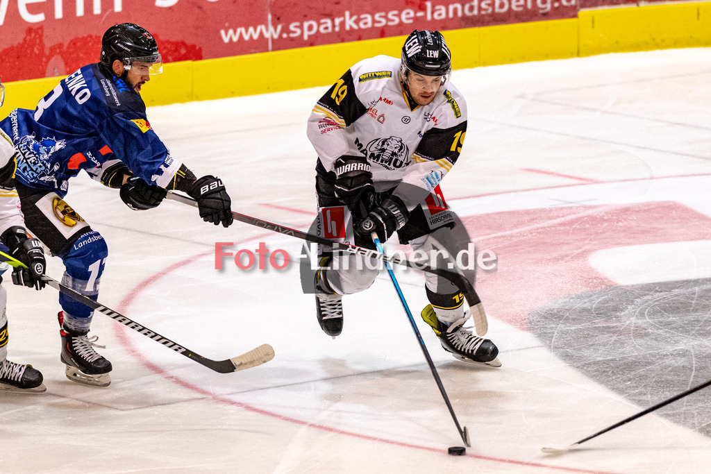 HC Landsberg Riverkings vs EA Schongau Mammuts | Eishockey Bayernliga 2023/2024, HC Landsberg Riverkings vs EA Schongau Mammuts, 20231110,
Kampf um den Puck Edgar PROTCENKO (HCL 13) und Matthias Müller (Mammuts 19),
2023-11-10 in Landsberg (Eisstadion)
13 Edgar PROTCENKO (HCL 13), 19 Matthias MÜLLER (Mammuts 19)
Copyright: WolfgangxLindner foto-lindner.de