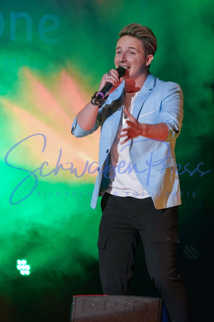 060424Ho2166 | Damiano Maiolini -Stauferkrone 2024
Der internationale Schlagerwettbewerb Stauferkrone wird 2024 bereits zum fuenften Mal von Maitis Media ausgerichetet. 
Deutschland, Donzodrf, Stadthalle, 06.04.2024


