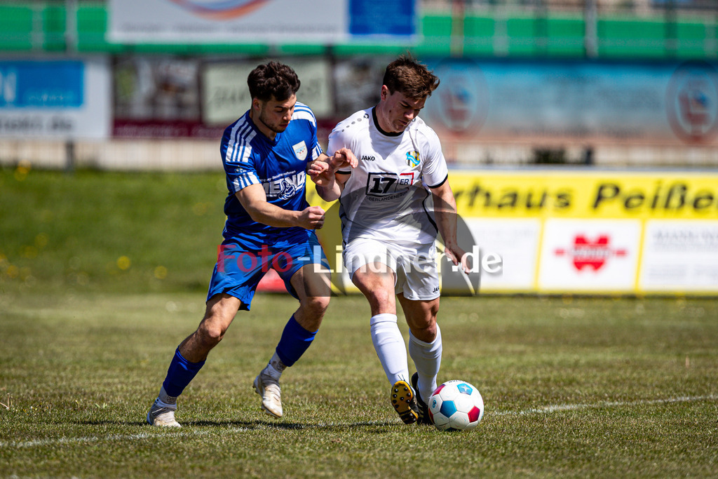 SG Hungerbach vs SV Eurasburg-Beuerberg | Meisterrunde Kreisklasse Gruppe C, SG Hungerbach vs SV Eurasburg-Beuerberg, 20240427,
Duell zwischen David NOCKER (SVEB 11) und Matthias LISTLE (SGH 3),
2024-04-27 in Oberhasuen (Sportplatz Oberhasuen)
11 David NOCKER (SVEB 11), 3 Matthias LISTLE (SGH 3)
Copyright: WolfgangxLindner www.foto-lindner.de