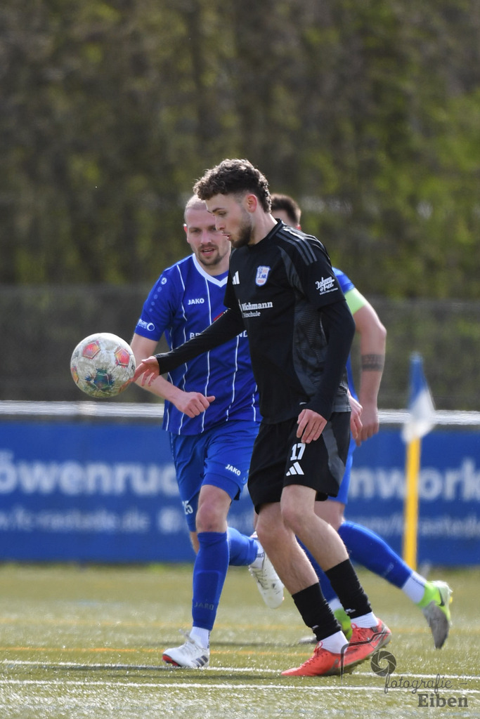 FC Rastede-VFl Stenum | Herren Bezirksliga 2; FC Rastede (blau)-VFL Stenum (schwarz) am 29.03.2026 in Rastede (Sportanlage Köttersweg), Photo: Philip Eiben 2026 - Realisiert mit Pictrs.com