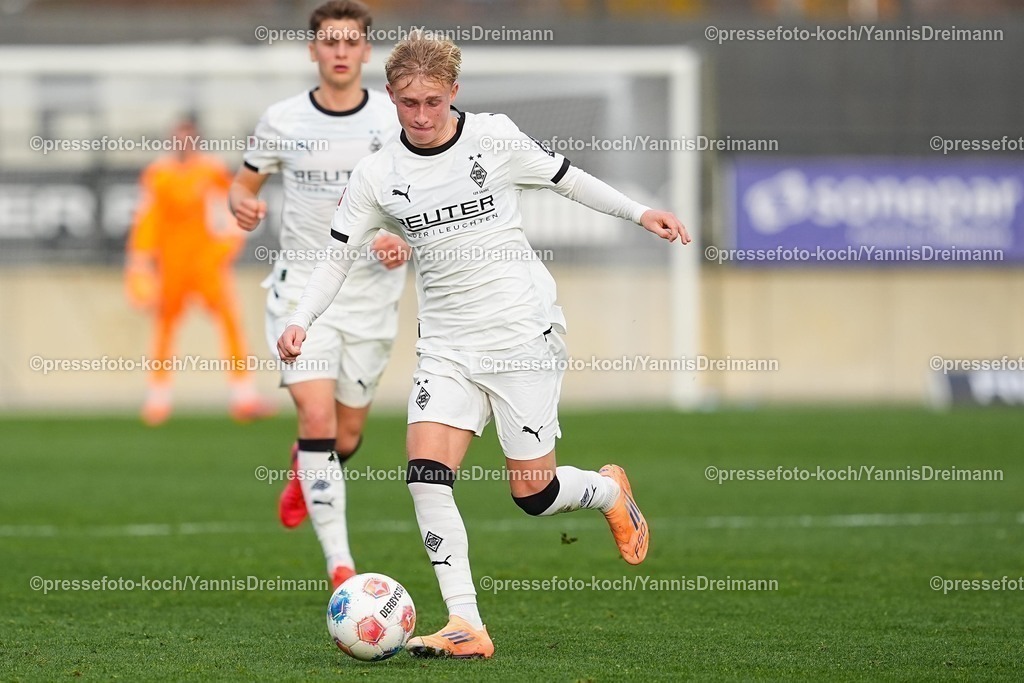 xYDRx13112501116 | 13.11.2025, xydrx, Fußball, Testspiel, Borussia Mönchengladbach - NV Koninklijke Lierse SK, Fohlenplatz am Borussia-Park: Fritz Fleck (Borussia Mönchengladbach #24)
