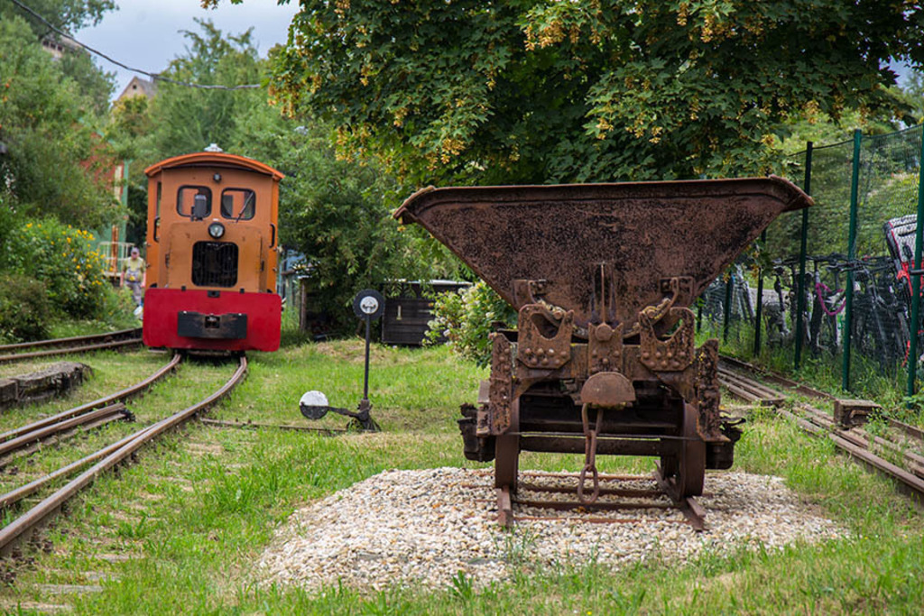 Museumsfeldbahn Lindenau | Entdecke über 20 Kategorien Leipzig-Motive: Foto-Downloads, hochwertige Poster, Leinwand- & Fine-Art-Prints. Jetzt Lieblingsfoto im Bildlexikon Leipzig Shop bestellen!