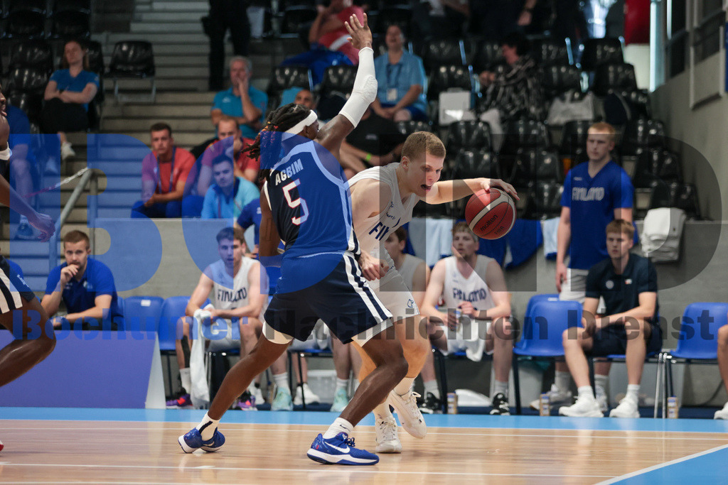 SES_RRGBAS20250723-28 | bond - Realisiert mit Pictrs.com