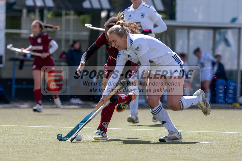 SFE_20240421_0122 | Düsseldorf, Deutschland, 21.04.2024: Sara Strauss (Düsseldorfer HC) in Aktion waehrend des Spiels der Feldhockey 1. Bundesliga Damen zwischen Düsseldorfer HC - Münchener SC im Düsseldorfer Hockeyclub 1905 e.V. am 21.04.2024 in Düsseldorf, Deutschland. (Foto von Stephan Fehrmann)

Düsseldorf, Germany, 21.04.2024: Sara Strauss (Düsseldorfer HC) in action during the game of Feldhockey 1. Bundesliga Damen between Düsseldorfer HC - Münchener SC in Düsseldorfer Hockeyclub 1905 e.V. at 21.04.2024 in Düsseldorf, Deutschland. (Foto from Stephan Fehrmann)