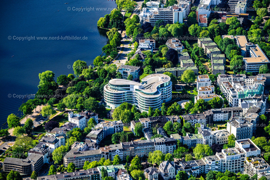 Hamburg_Hotel_The_Fonteney_ELS_2713240525 | HAMBURG 24.05.2025 Hotelanlage - Luxushotel "The Fontenay" an der Außenalster im Stadtteil Rotherbaum in Hamburg. Weiterführende Informationen bei: Baugesellschaft WALTER HELLMICH GmbH,  INGENIEURBÜRO DR. BINNEWIES Ingenieurgesellschaft mbH,  MPP MEDING PLAN + PROJEKT GmbH,  Störmer Murphy and Partners GbR,  THE FONTENAY Hamburg. // Hotel complex Luxushotel "The Fontenay" an der Aussenalster im Stadtteil Rotherbaum in Hamburg. Further information at: Baugesellschaft WALTER HELLMICH GmbH,  INGENIEURBUeRO DR. BINNEWIES Ingenieurgesellschaft mbH,  MPP MEDING PLAN + PROJEKT GmbH,  Stoermer Murphy and Partners GbR,  THE FONTENAY Hamburg. Foto: Martin Elsen