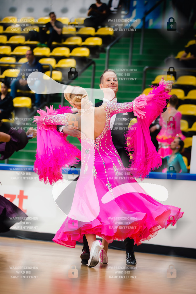 Hessen Tanzt WDSF Open Senior I Standard 16th (41) Robert Rothmiller _ Yvonne Rothmiller (Gelb-Schwarz-Casino München)-2025-05-17-7109 | Webshop for digital downloads and prints of dance sport, event & show photographer Julian Link - Realisiert mit Pictrs.com