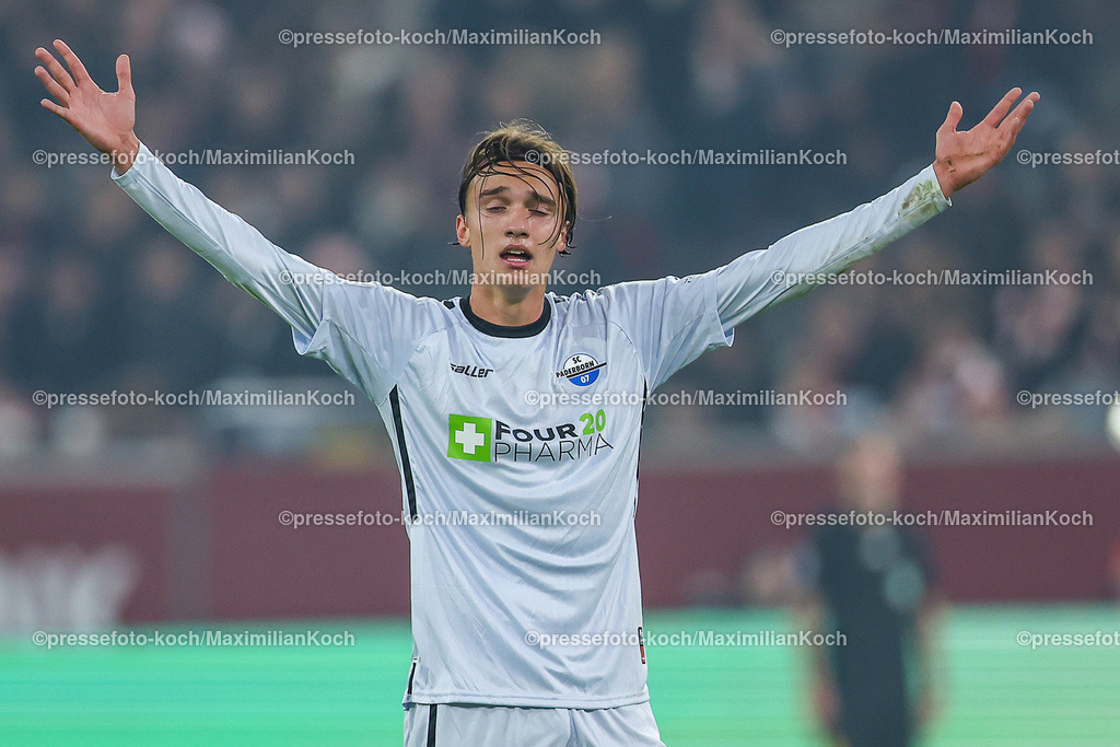 Due0911240109602152 | 09.11.2024, Fußball, Fortuna Düsseldorf - SC Paderborn 07, 2. Bundesliga, Merkur Spiel-Arena, Saison 2024 2025: Luis Engelns (Paderborn #46) gestikulierend auf dem Spielfeld DFB regulations prohibit any use of photographs as image sequences and or quasi-video.