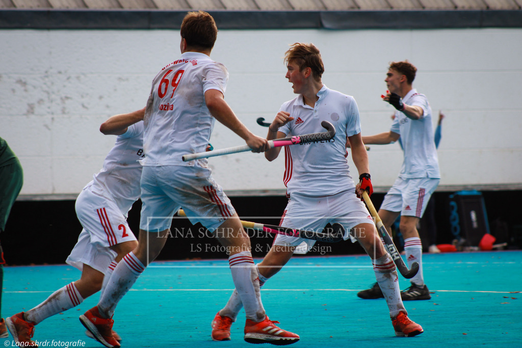 DM22 HALBFINALE RWK-HTCU 22.10.22-62 | lanaschraderfotografie - Realizado com Pictrs.com