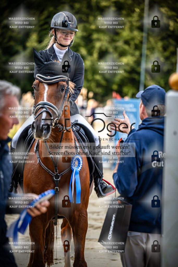 2026-09---Waldhof-11-0030 | Entdecke hochwertige Reitturnierfotos von Foto Oger. Professionell, emotional und authentisch – jetzt Lieblingsmomente im Shop bestellen.Deutschlandweite Turnierfotografie. - Realisiert mit Pictrs.com