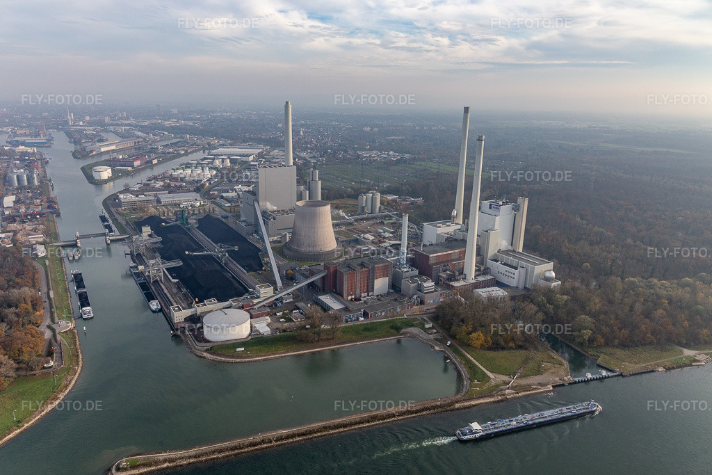 Luftbild: Kraftwerksanlagen des Kohlekraftwerkes der EnBW Energie Baden-Württemberg AG, Rheinhafen-Dampfkraftwerk Karlsruhe im Ortsteil Daxlanden in Karlsruhe im Bundesland Baden-Württemberg in Deutschland. Foto: IMG_119825.jpg vom 24.11.2019 durch Werner Riehm/FLY-FOTO.deAuflösung des Originals: 5277 x 3518 px