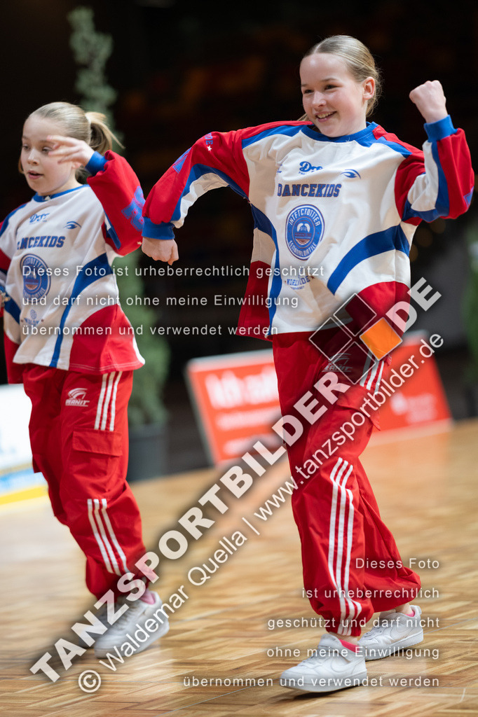 20250125-00084 | Hier finden Sie Tanz Bilder vom Latein und Standard Formationen tanzen. Sportbilder vom Tanzsport. Schöne Fotos und von Weltmeisterschaft, Europameisterschaft, Bundesliga, Regionalliga, Oberliga und Landesliga sowie von GOC Stuttgart, DanceComp, WM Bremen