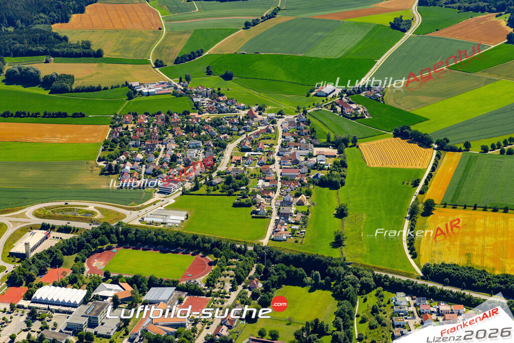 Die Luftaufnahme Untergriesbach - Aichach wurde 2022 vom Flugzeug aus (keine Drohne) erstellt. Hohe Auflösung -für große Poster und Wandbilder geeignet - Garantiert!