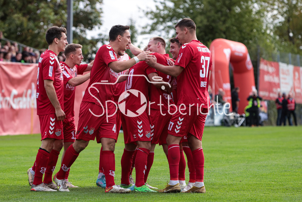 TSV Aubstadt - FC Bayern Amateure | Jubel der Hausherren nach dem Treffer zum 2-0 durch Timo Pitter (TSV #10)