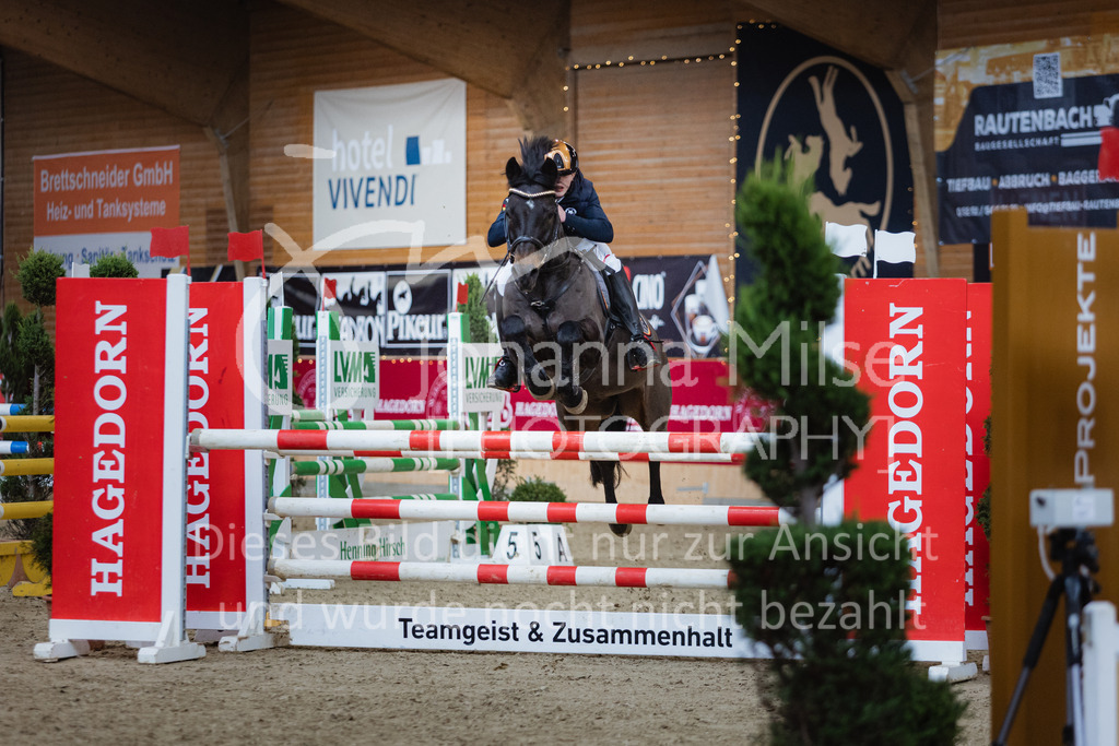 221127_Winterfestival_L-Spr_HPTTY-253 | Deine schönsten Turniermomente als professionelle Fotos! Entdecke hochwertige Pferdesport-Fotografie im Online-Shop. Jetzt Fotos finden & bestellen!