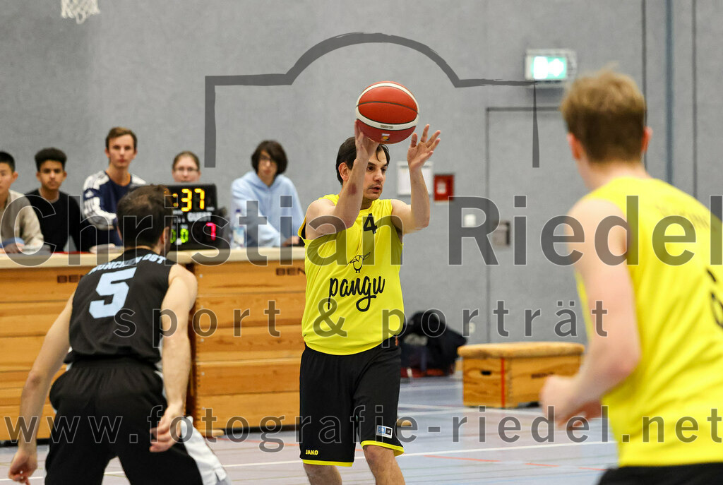 2022-12-04_057_SG_Poing_gegen_TSV_Muenchen_Ost_4 | Poing, Deutschland, 04.12.2022:
Basketball, Bezirksklasse 2021 / 2022, 8. Spieltag, SG Poing gegen TSV München Ost 4, Endergebnis: 37:65

Foto: Christian Riedel / fotografie-riedel.net