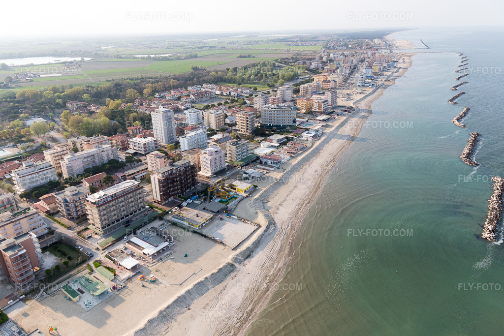Aerial view: View of the town in Lido DI Savio in the state Emilia Romagna, Italy.Photo: IMG_098474.jpg taken on 04/05/2017 by Werner Riehm/FLY-FOTO.comResolution of the original: 5472 x 3648 px