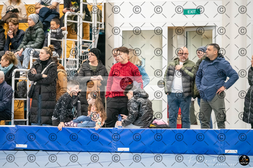20241123_FCR-Hallenturnier-D_1_061 | Sport und Naturfotografie von Roberto Esposito zeigt echte Momente Bewegung und die Schönheit der Natur. Ausdrucksstarke Bilder schaffen Emotionen.